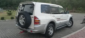 Mitsubishi Pajero 2000 White