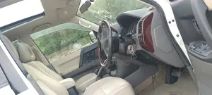 Mitsubishi Pajero 2000 White