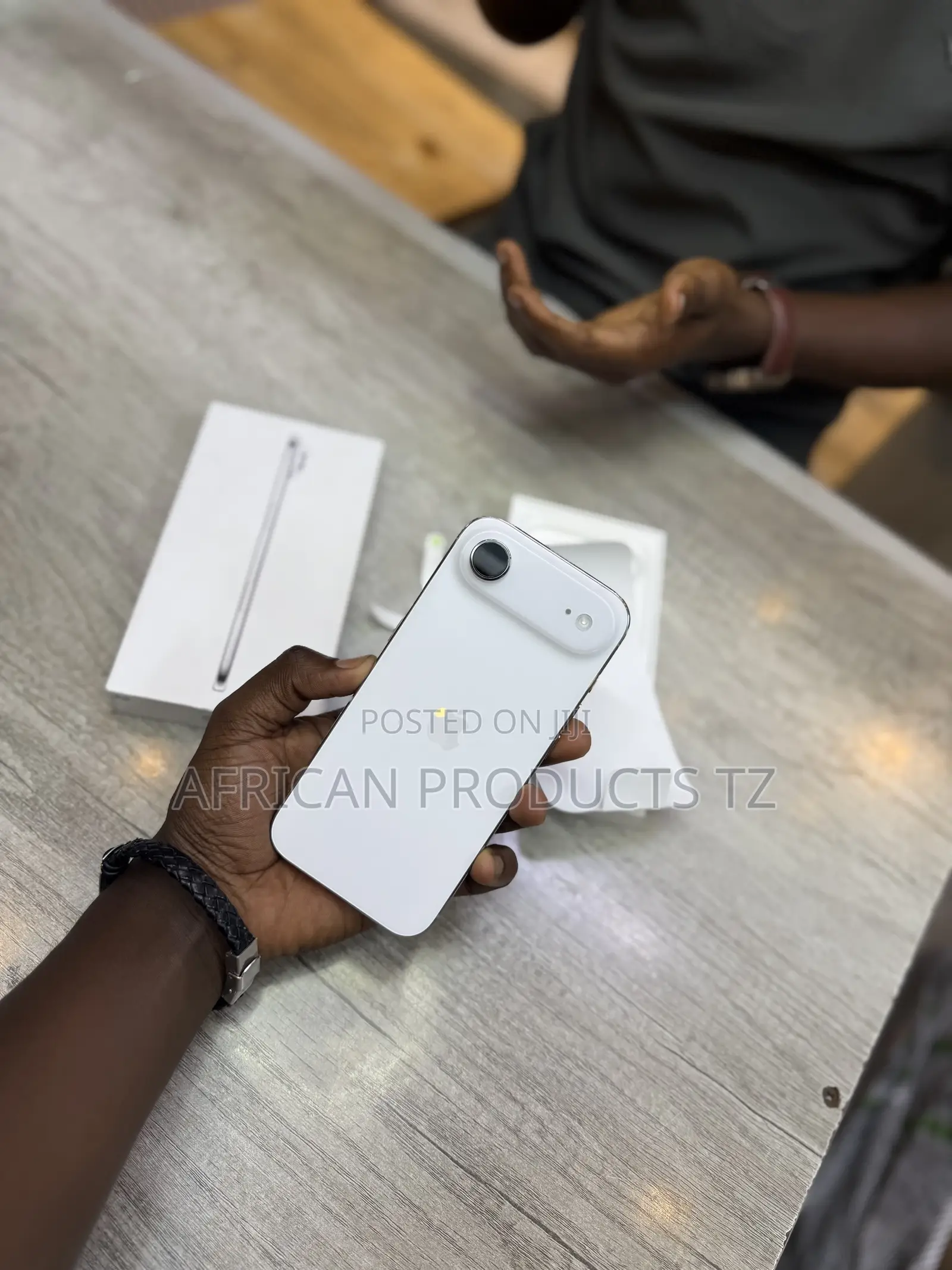 New Apple iPhone 17 256 GB White