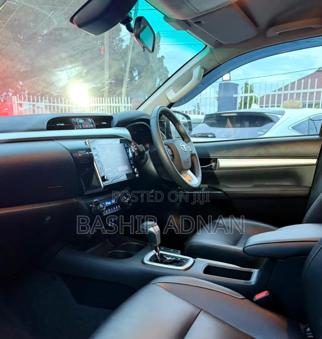 Toyota Hilux 2023 Black