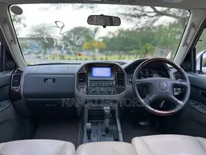 Mitsubishi Pajero 2000 White