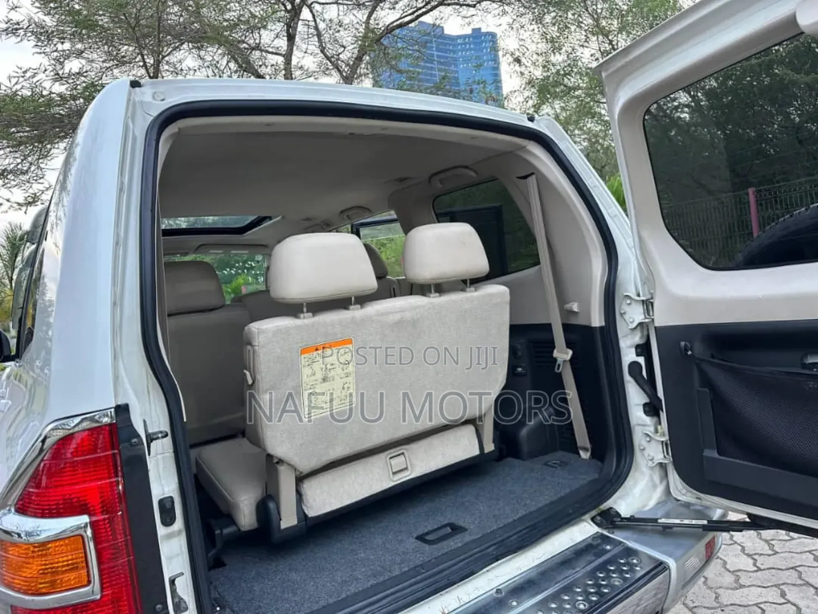Mitsubishi Pajero 2000 White