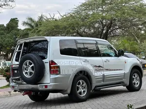 Mitsubishi Pajero 2000 White