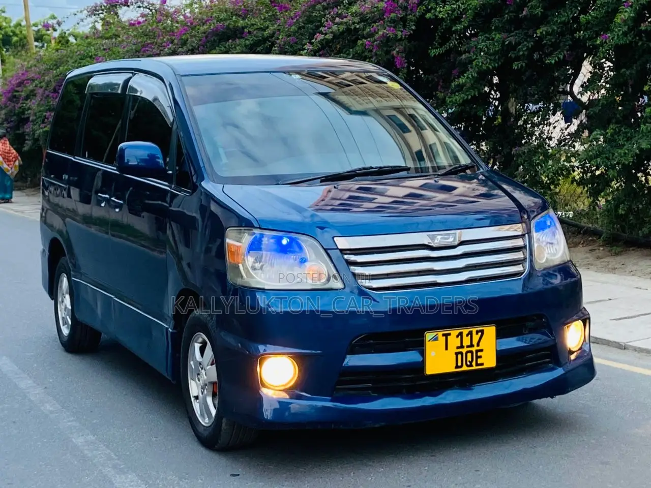 Toyota Noah 2009 Blue