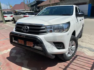 Toyota Hilux Revo Smart Cab Petrol 2.7 RWD 2016 White