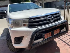 Toyota Hilux Revo Smart Cab Petrol 2.7 RWD 2016 White