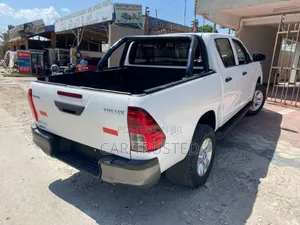Toyota Hilux Revo Smart Cab Petrol 2.7 RWD 2016 White