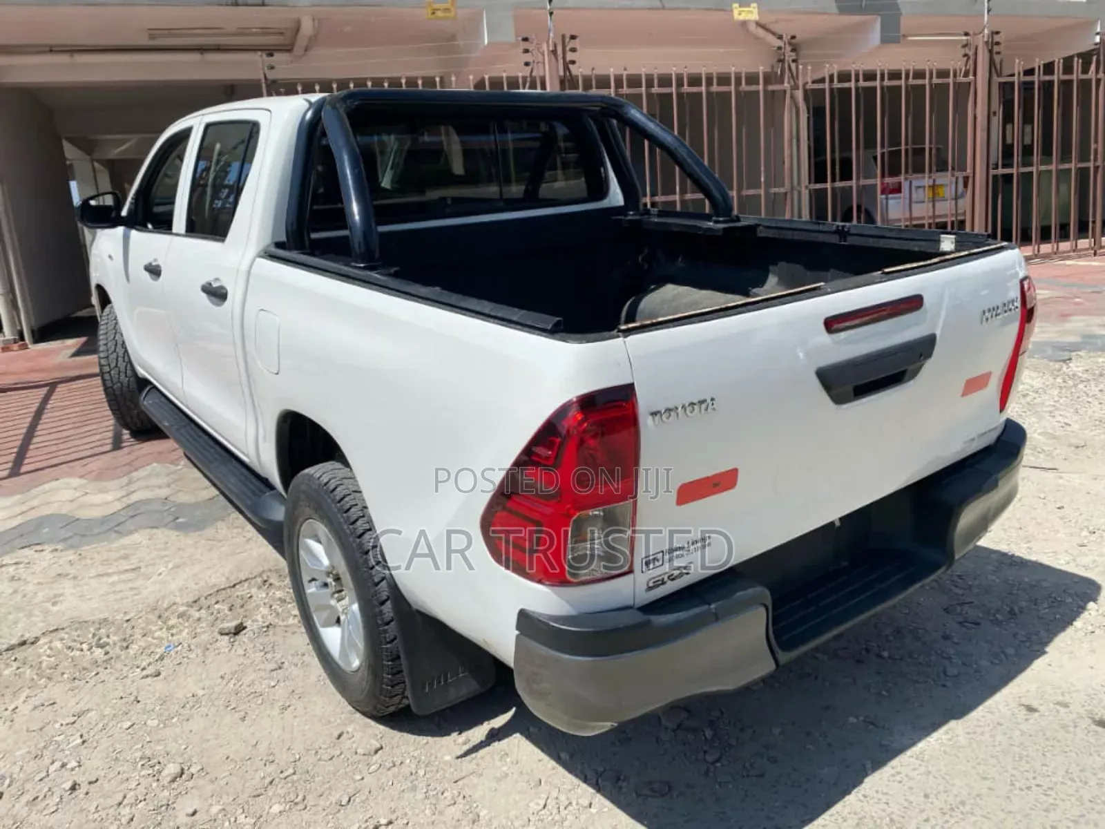 Toyota Hilux Revo Smart Cab Petrol 2.7 RWD 2016 White