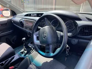 Toyota Hilux Revo Smart Cab Petrol 2.7 RWD 2016 White