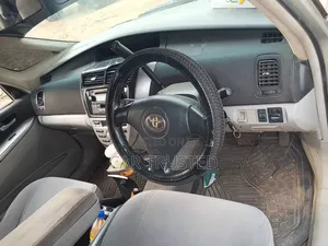 Toyota Porte 1.3 FWD 2004 Beige