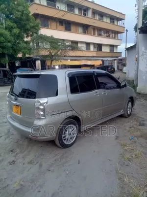 Toyota Raum 1.5 AWD 2005 Silver