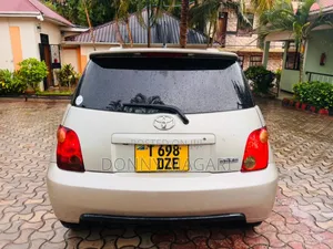 Toyota IST 2003 Silver