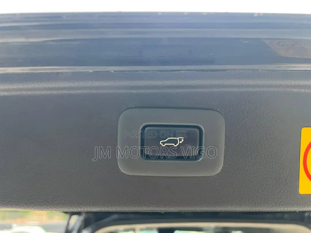 Toyota Vellfire 2010 Black