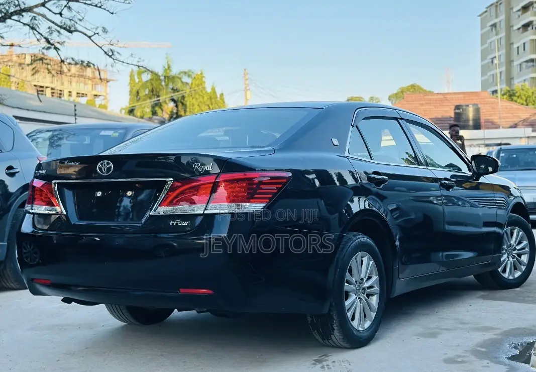 Toyota Crown 2014 Black