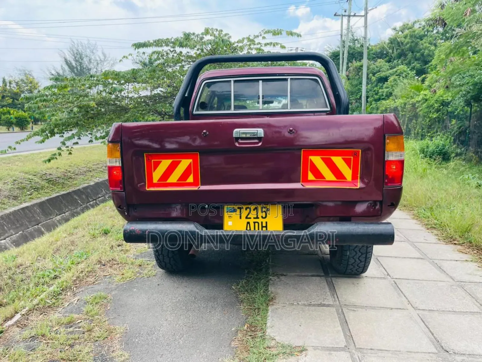 Toyota Hilux 2001 Maroon