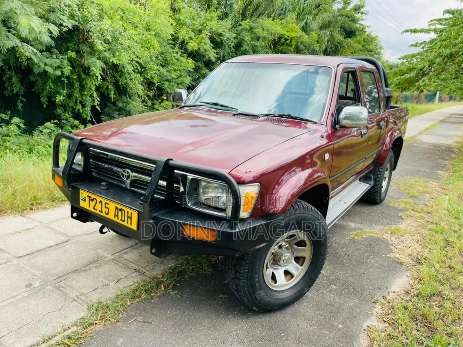 Toyota Hilux 2001 Maroon
