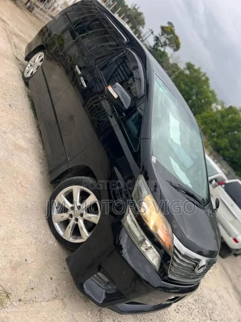 Toyota Vellfire 2010 Black