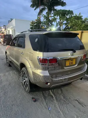 Toyota Fortuner 2010 Beige