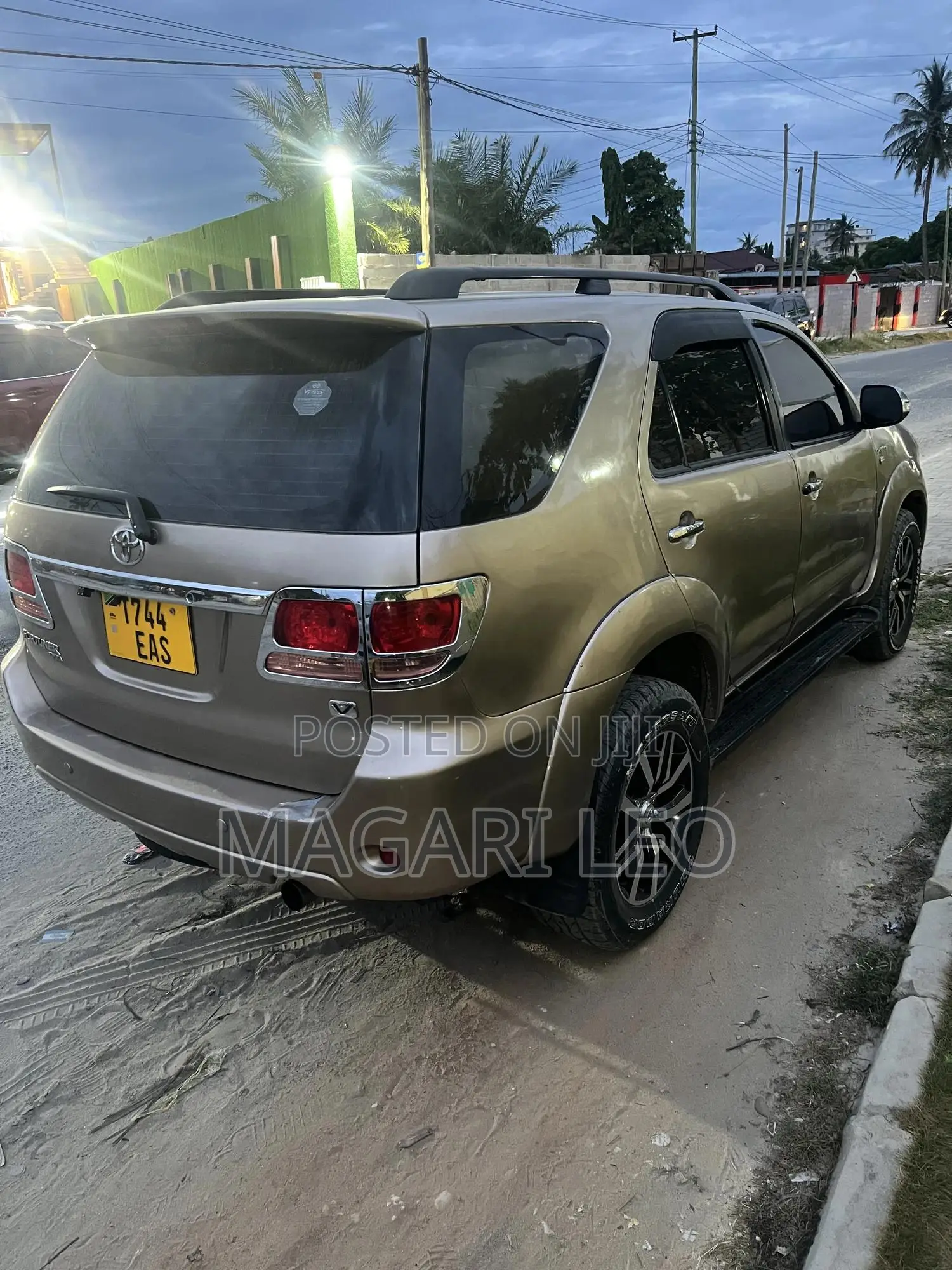 Toyota Fortuner 2010 Beige