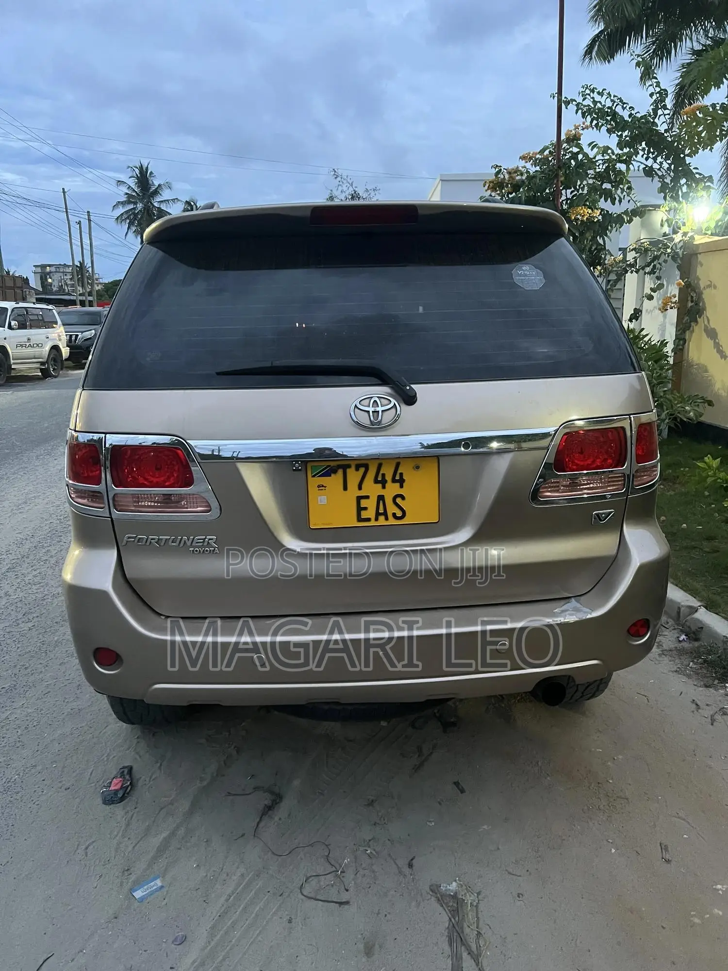 Toyota Fortuner 2010 Beige