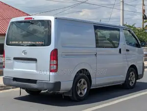 Toyota HiAce 2006 Silver