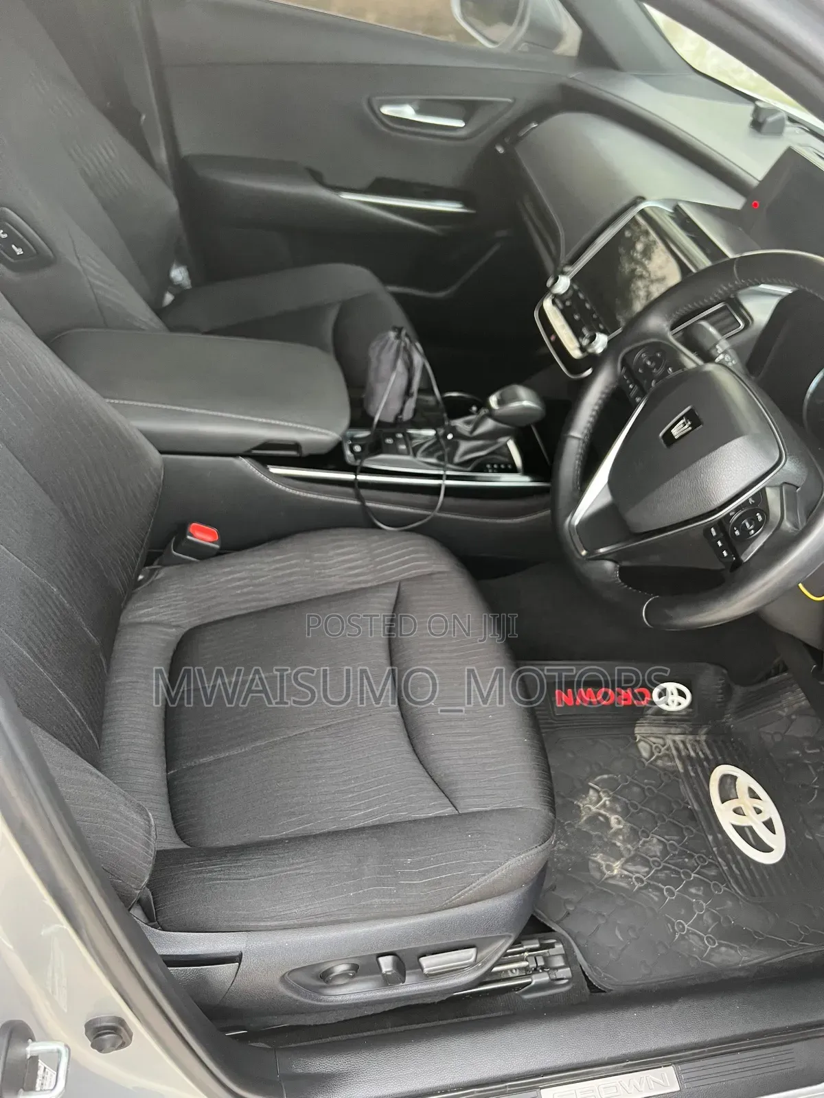 Toyota Crown 2018 Silver