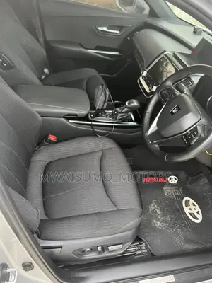 Toyota Crown 2018 Silver