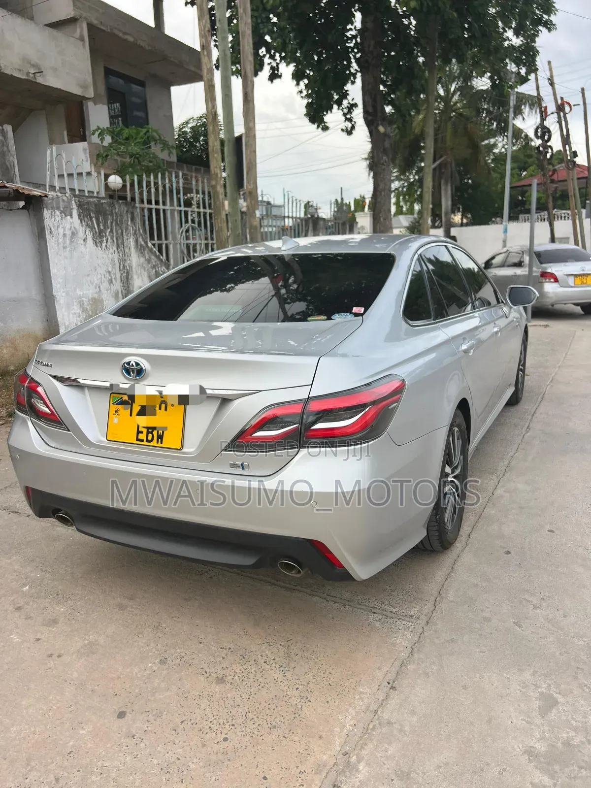 Toyota Crown 2018 Silver