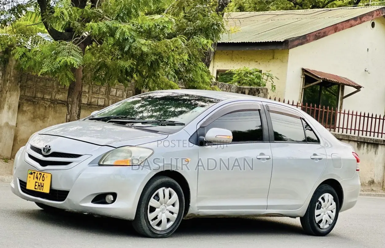 Toyota Belta 2007 Silver
