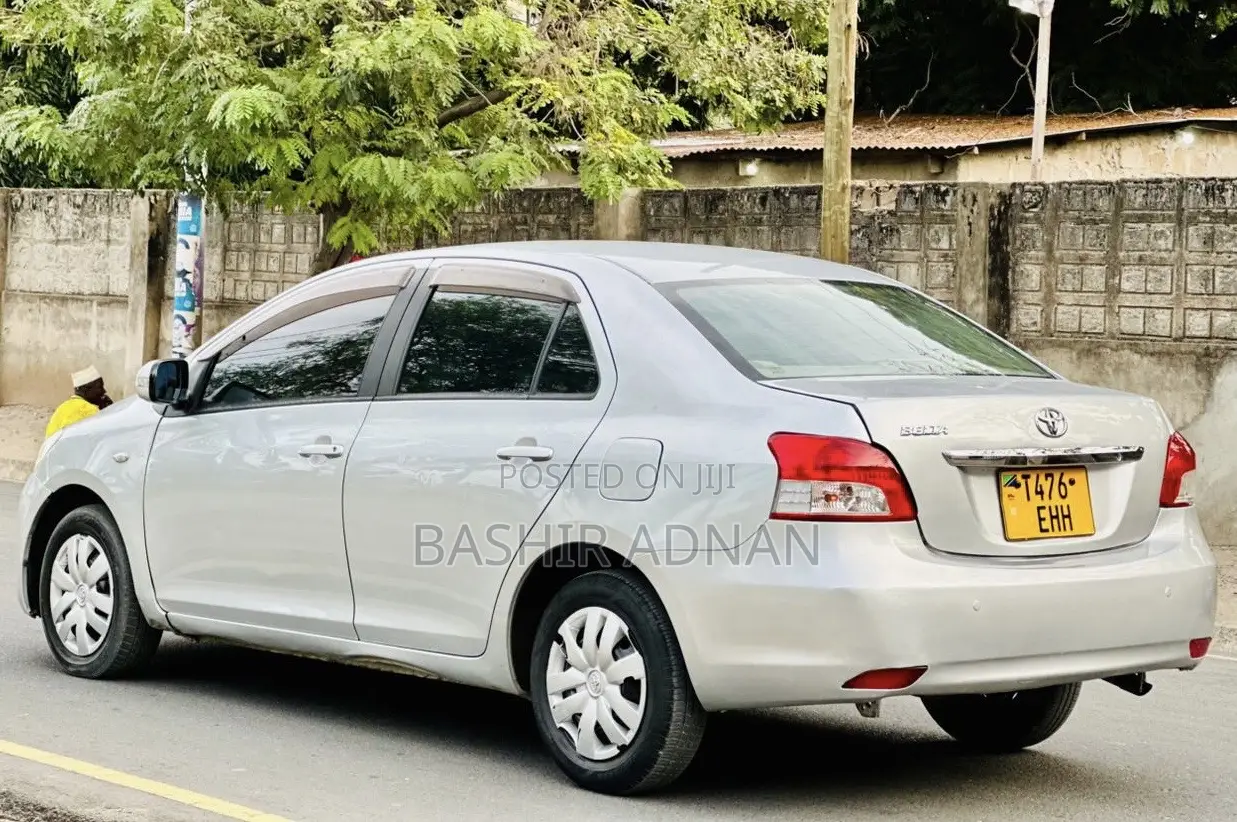 Toyota Belta 2007 Silver