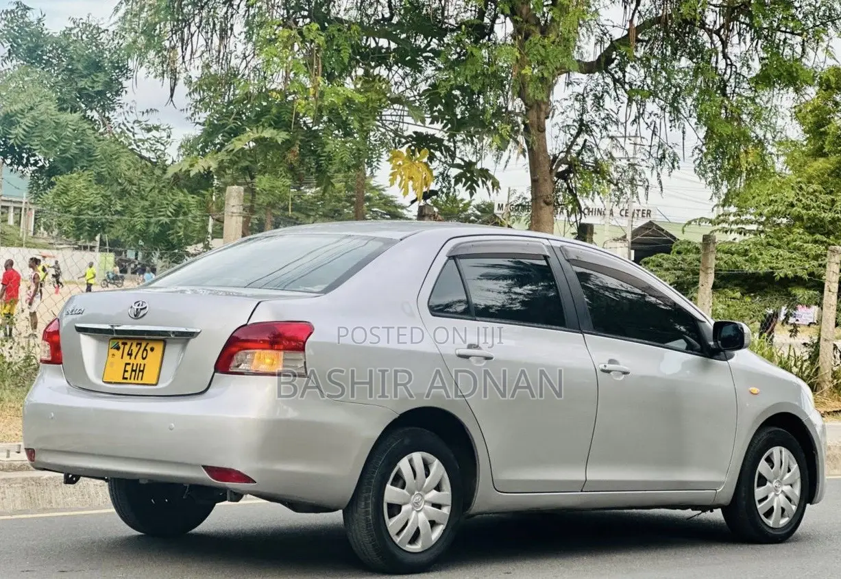 Toyota Belta 2007 Silver