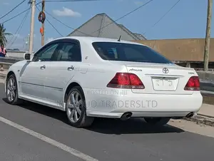 Toyota Crown Royale 2005 White