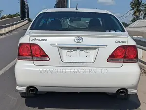 Toyota Crown Royale 2005 White