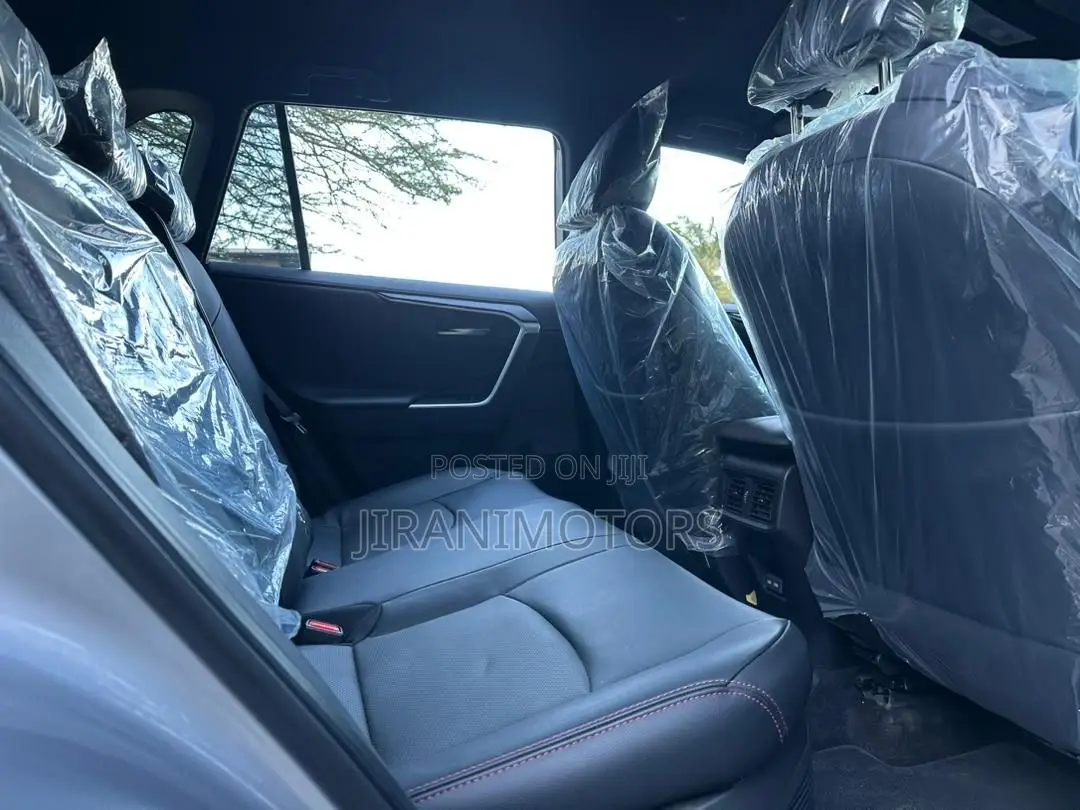 Toyota RAV4 Plug-In Hybrid XSE AWD 2025 Silver