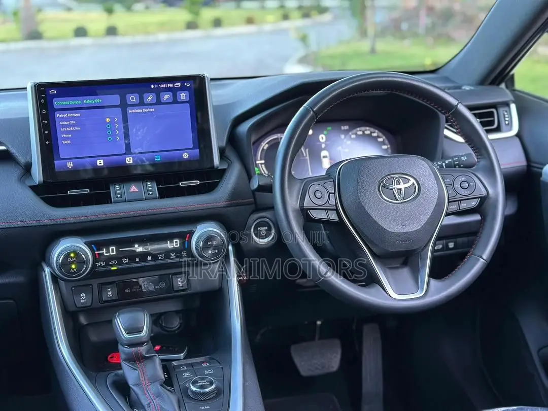 Toyota RAV4 Plug-In Hybrid XSE AWD 2025 Silver