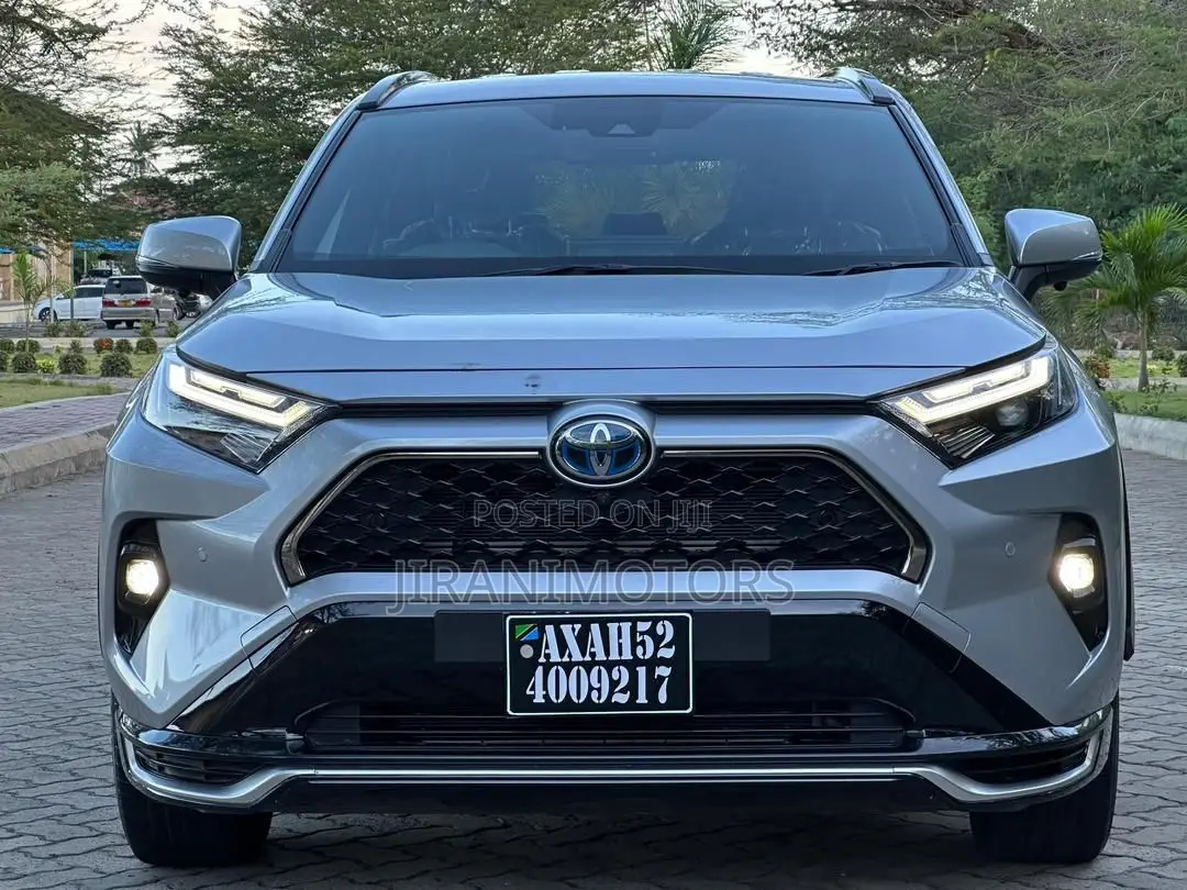 Toyota RAV4 Plug-In Hybrid XSE AWD 2025 Silver