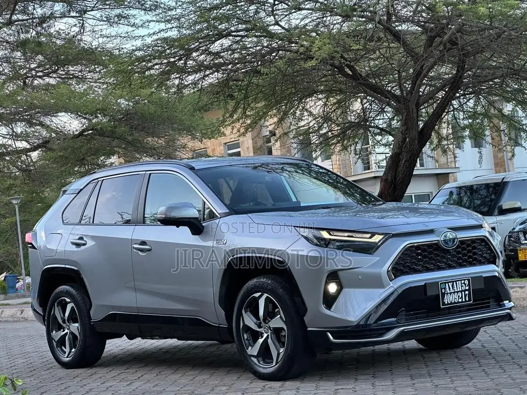 Toyota RAV4 Plug-In Hybrid XSE AWD 2025 Silver