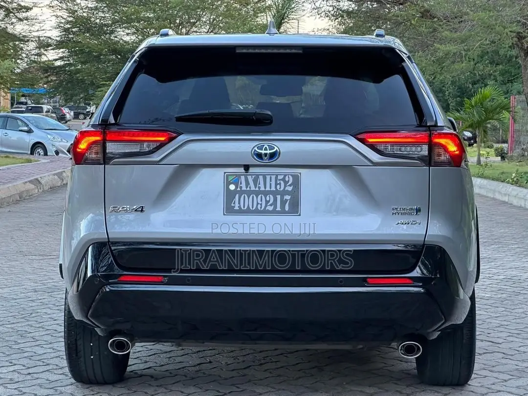 Toyota RAV4 Plug-In Hybrid XSE AWD 2025 Silver