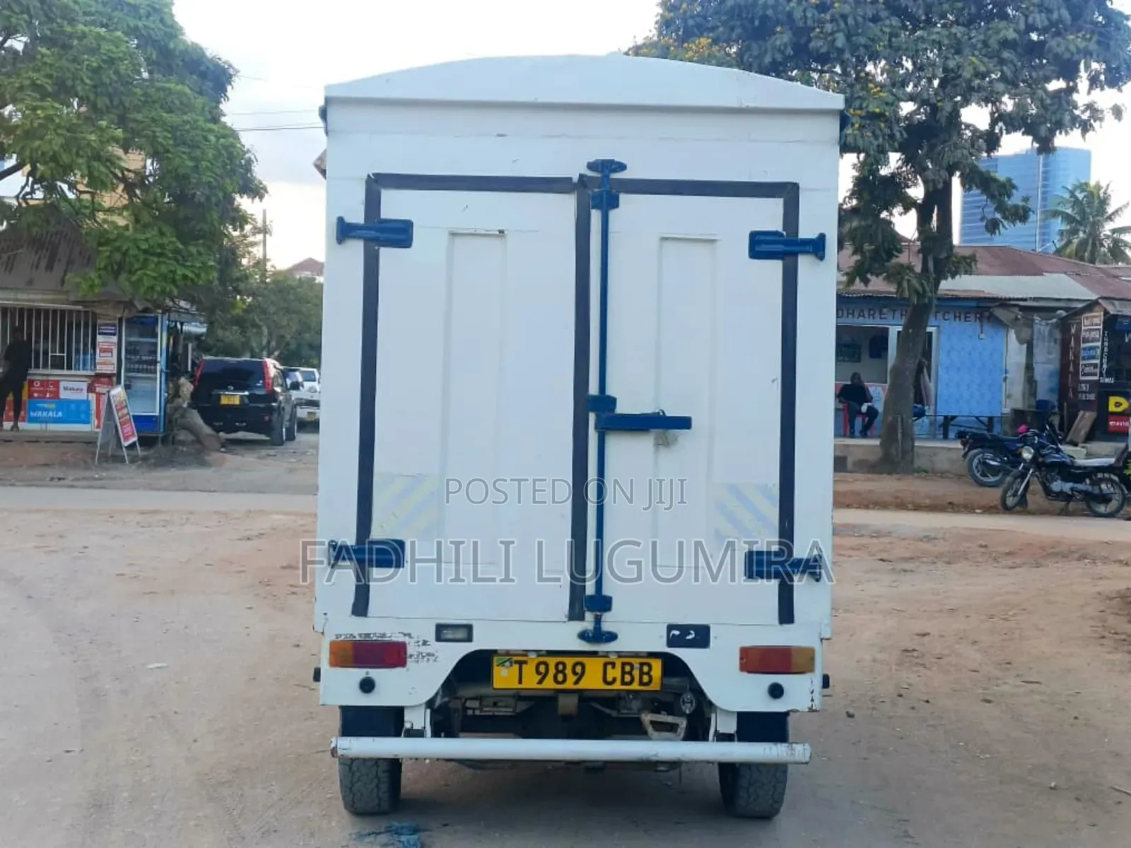 Tata Truck Box Body 2011 White