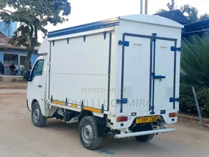 Tata Truck Box Body 2011 White