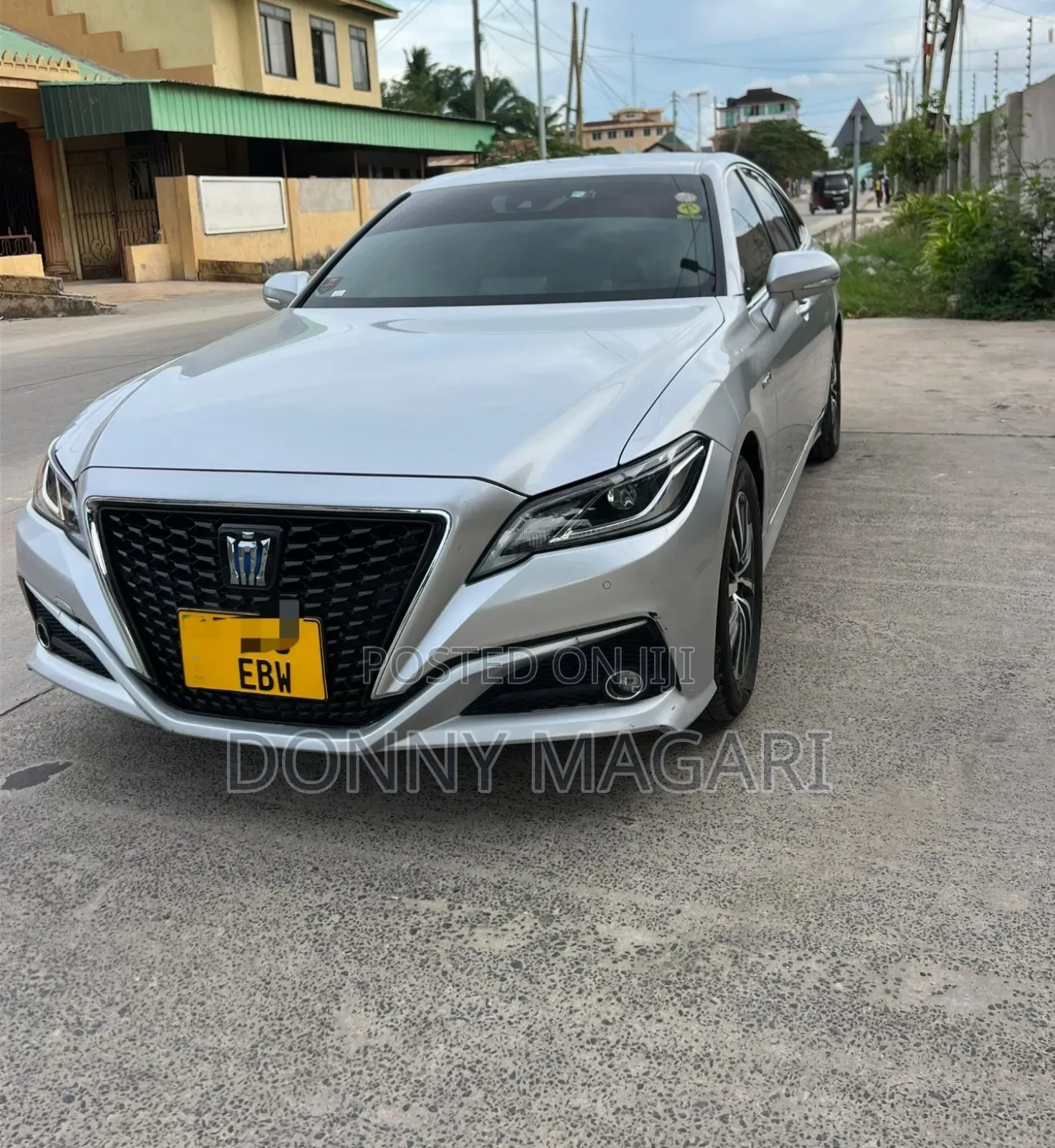Toyota Crown 2018 Silver