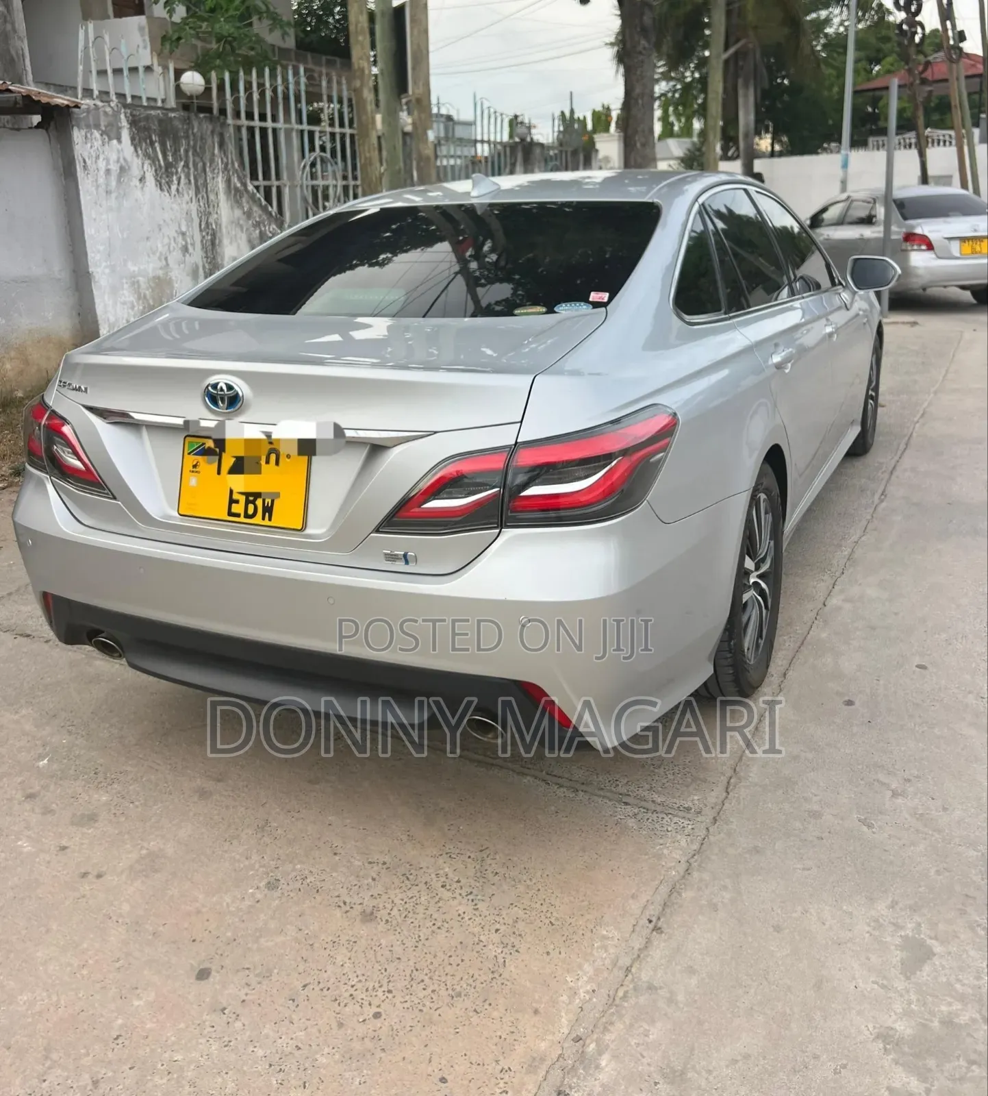 Toyota Crown 2018 Silver