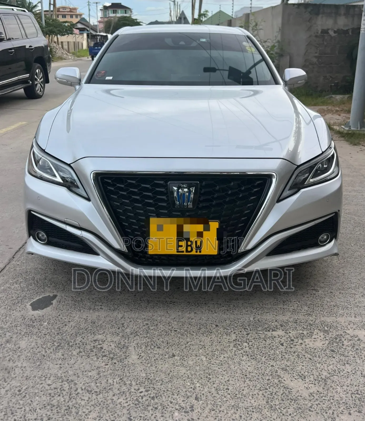 Toyota Crown 2018 Silver