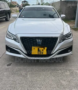 Toyota Crown 2018 Silver