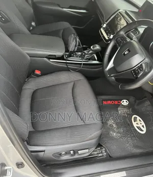 Toyota Crown 2018 Silver