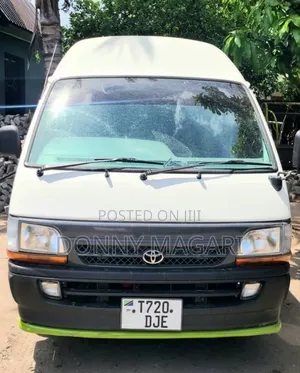 Toyota HiAce 2002 White