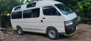 Toyota HiAce 2002 White