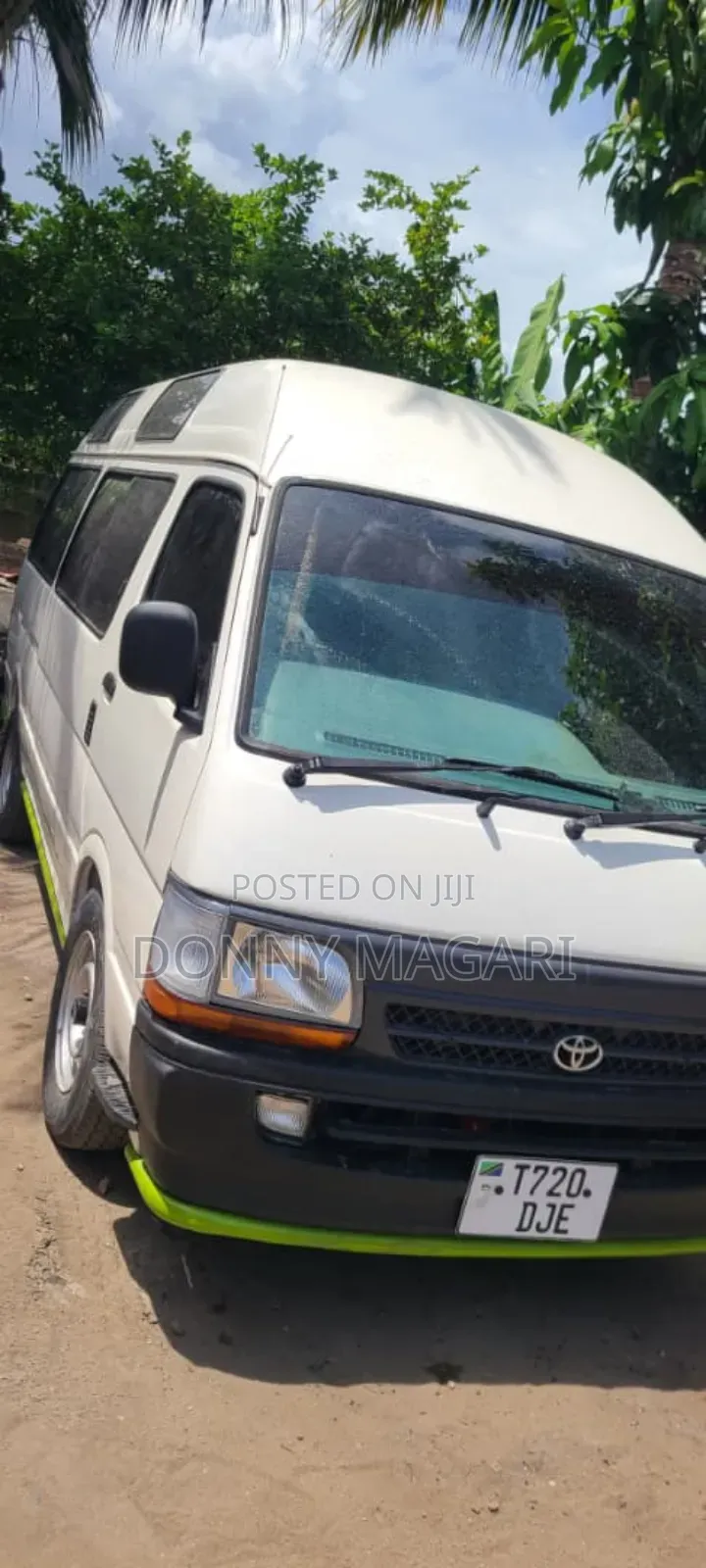 Toyota HiAce 2002 White