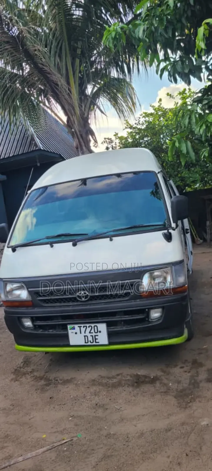 Toyota HiAce 2002 White
