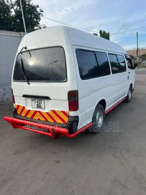 Toyota HiAce 2000 White
